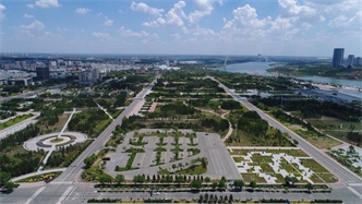 标题：鄂尔多斯站立的文字文化主题公园
浏览次数：1999
发表时间：2020-10-16